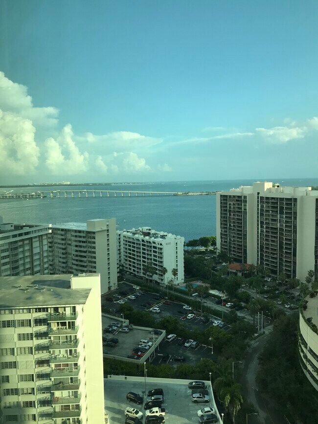 Photo - 218 SE 14th St Unidad 2208