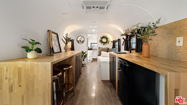 Photo - 272 N Topanga Canyon Blvd