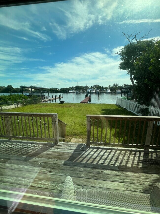 Photo - 412 Riverside Dr
