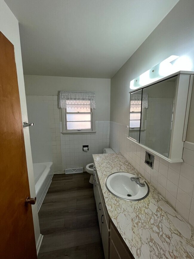 Photo - Holmes 2511-2513 Unidad 2511