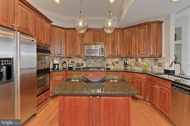 Photo - 5238 Bessley Pl