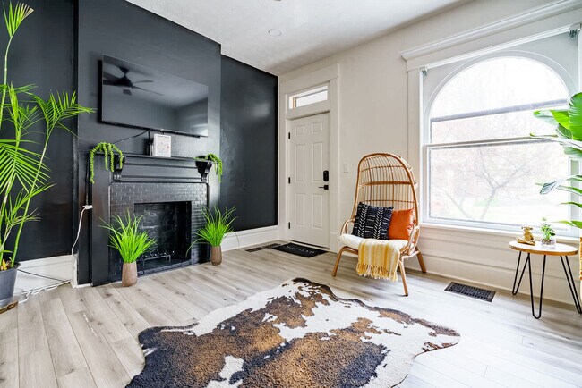309 W 4th Ave Unit SI ID1265630P