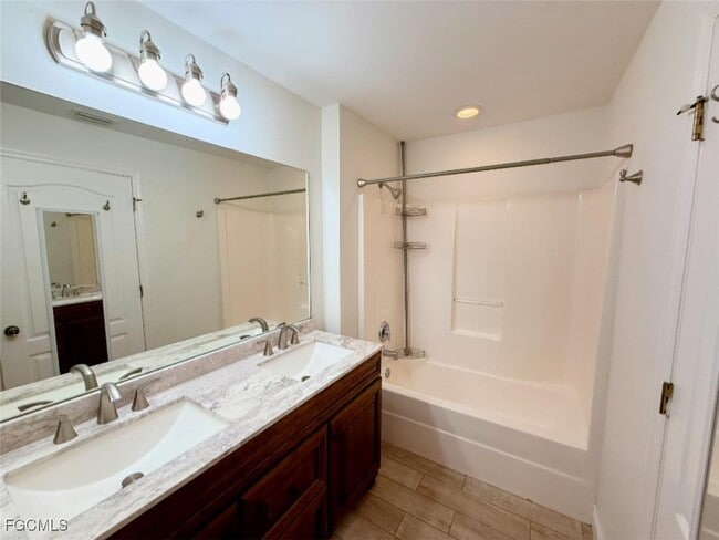 Building Photo - 1409 NE 10th Terrace