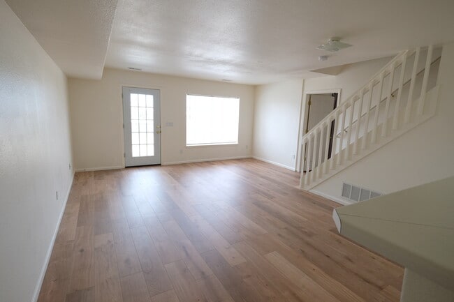 Photo - 1441 S Danube Way Unidad #104