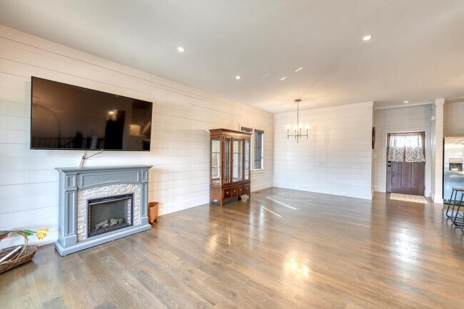 Photo - 56 Oak Crescent Cir