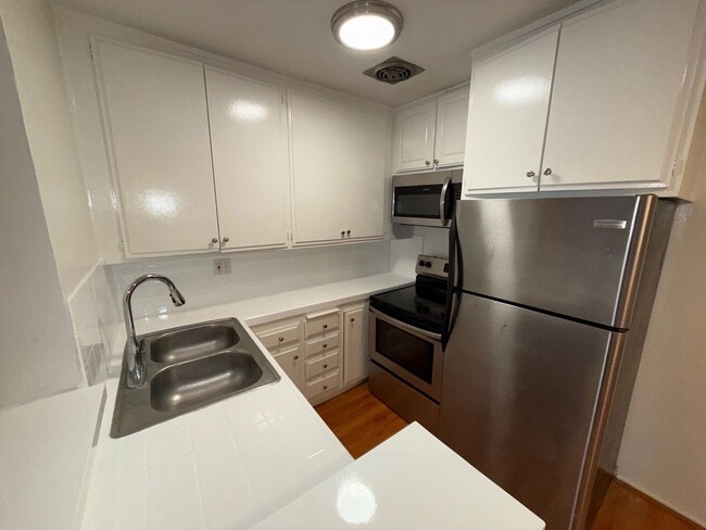 Photo - 10760 Rose Ave Unit 218