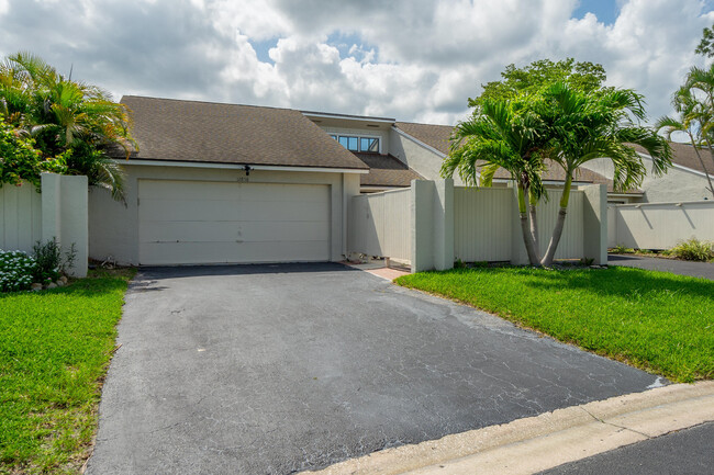 Photo - 12858 Spinnaker Ln Townhome