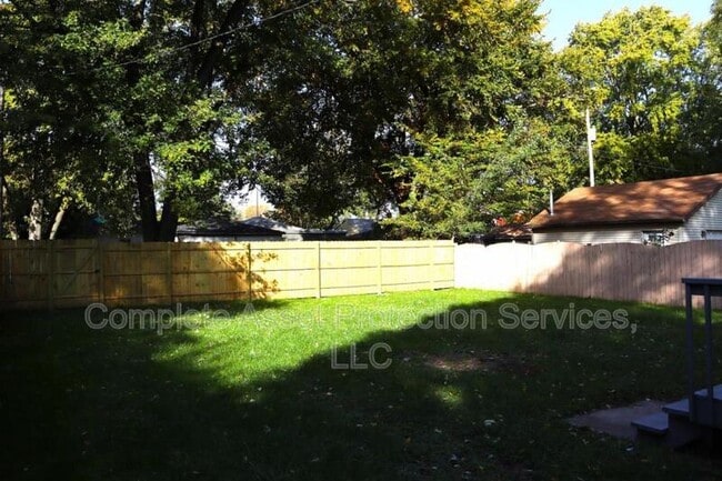 Photo - 3424 Iowa St