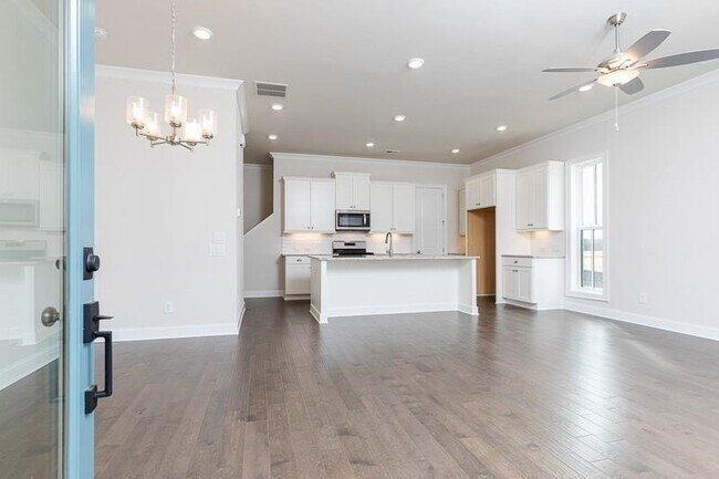 906 Farmstead Rd