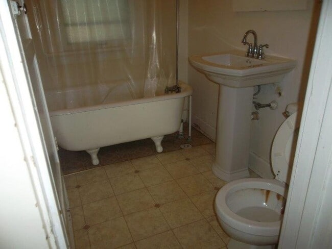 Photo - 1108 E Johnson St Unit 2