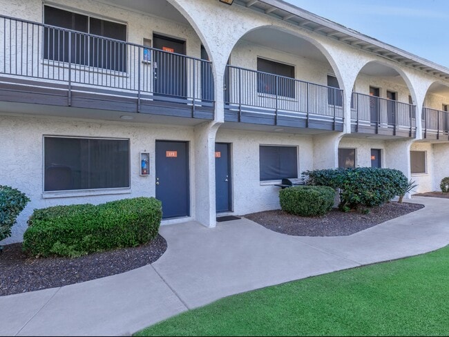 Lumina on 19th Apartments