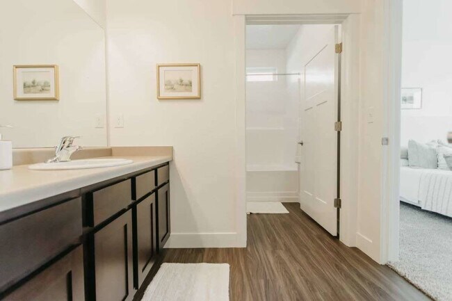 Photo - 671 N 380 W Unidad Master Bedroom