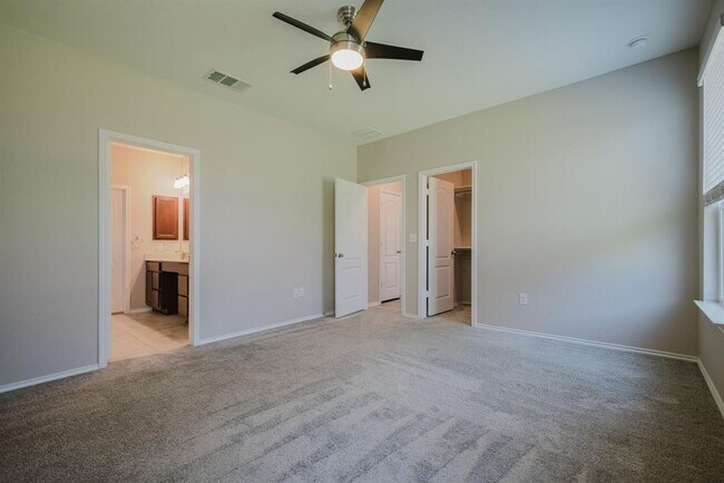 Photo - 7924 Crystalbrook W