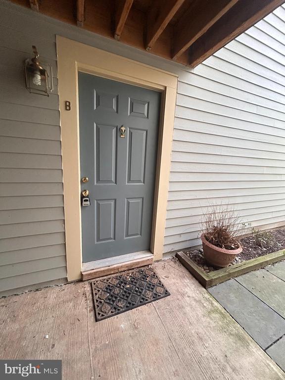 Building Photo - 2225 Lovedale Ln Unit 302A