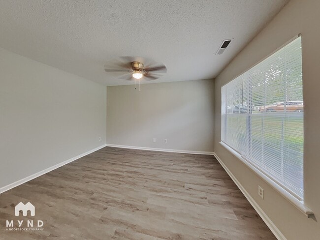 Photo - 2028 Collier Rd