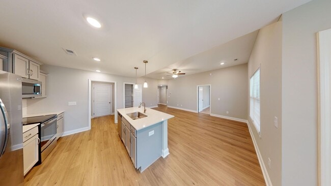 Photo - Luxury Ranch-Style Home with Open Concept, Large Eat In Kitchen, Primary Suite and Stylish Finishes