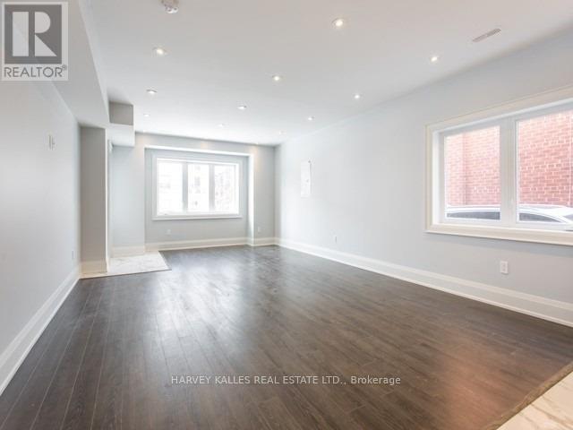 Photo - 989 Avenue Rd