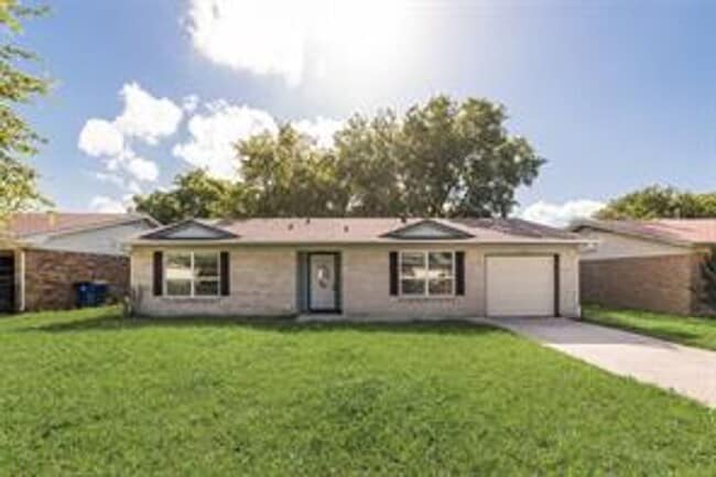 Building Photo - Greenville home