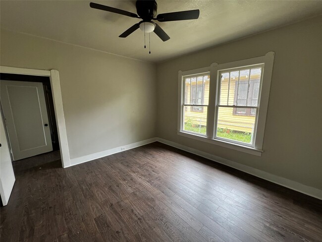Photo - 2394 Avenue A