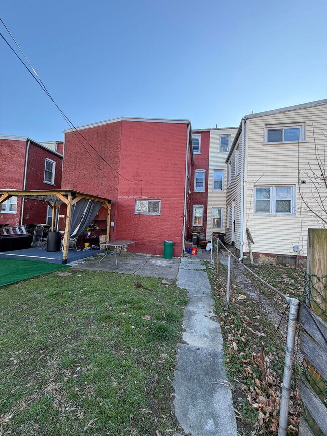 Photo - 631 E Madison St