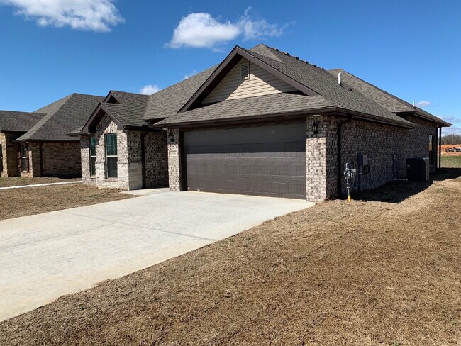 Photo - 740 Arkansas Black