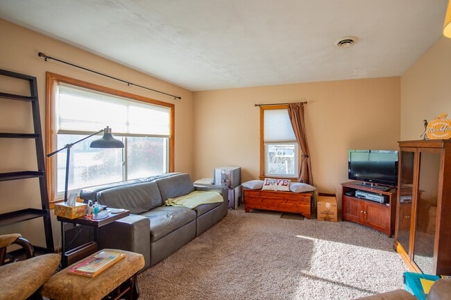 Photo - 5354 State St