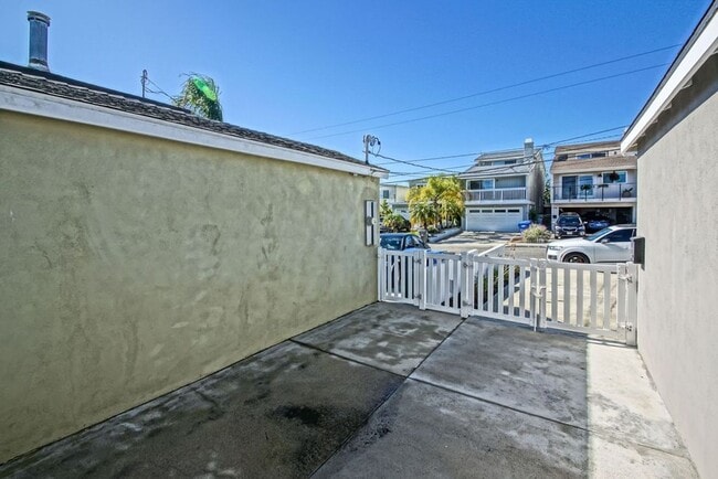 Photo - BEAUTIFULLY REMODELED, REDONDO HILLS HOME ...