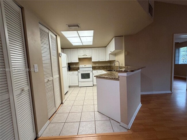 Photo - 1600 Crestwood Ct S