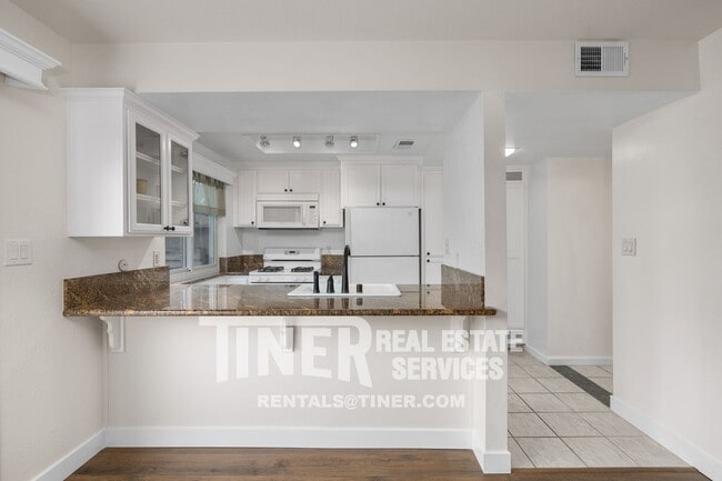 Photo - Oak Knoll 3 Bedroom Townhome- Available MO...