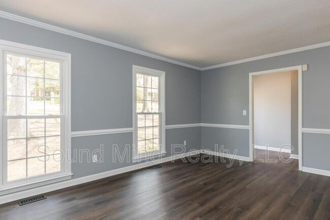 Photo - 409 Foxhall Dr