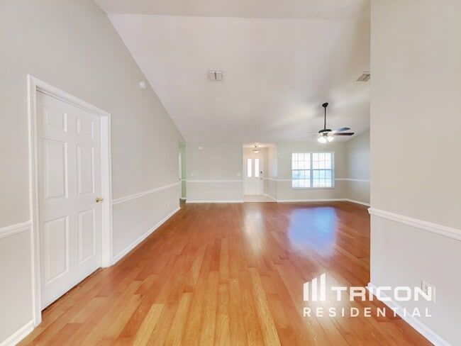 Photo - 1133 Linwood Loop