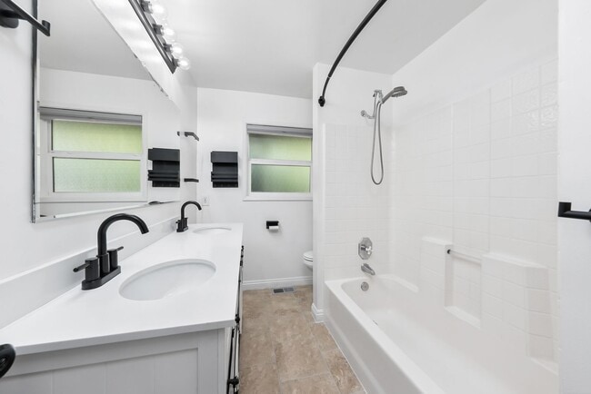 Photo - Charming 2-bedroom, 1-bathroom in Roseville