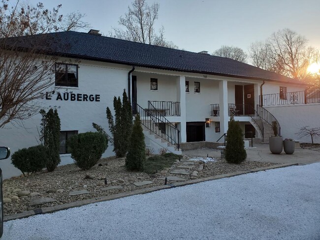 Charming - 161 Melrose Ave Unit 1