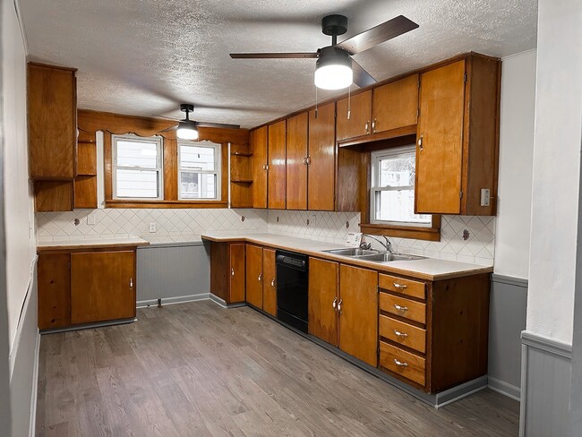 Photo - 222 W Union St