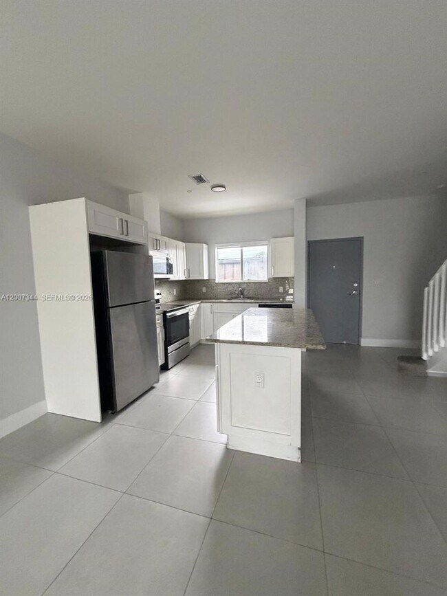 Photo - 381 E 50th St Unit 6