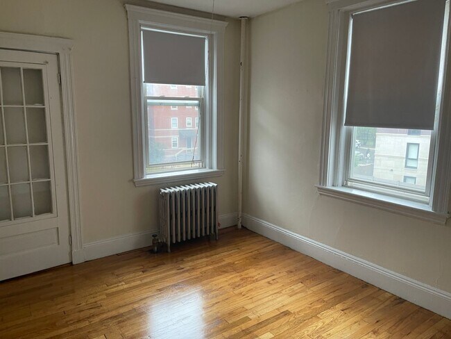 Photo - Renovated Sunny large  1 bed next to Train 1 Free Month Rent Heat HW INC   NO FEE