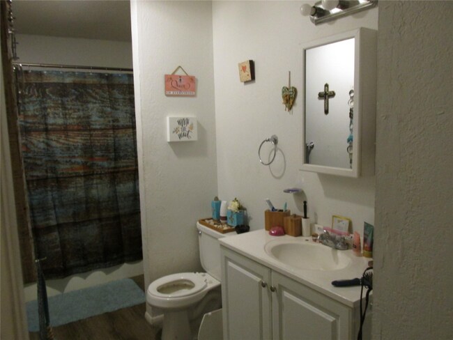 Photo - 1008 W 2nd St