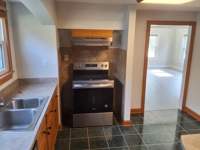 Photo - 5198 South St