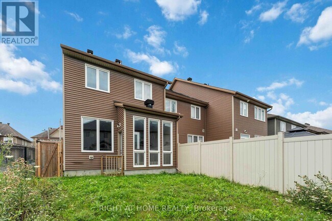 Photo - 628 Moorpark Ave