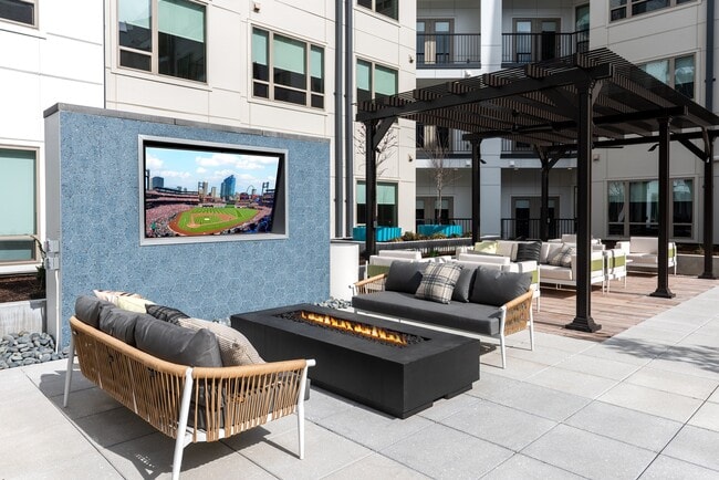 Patio - The Porter at Westport Plaza