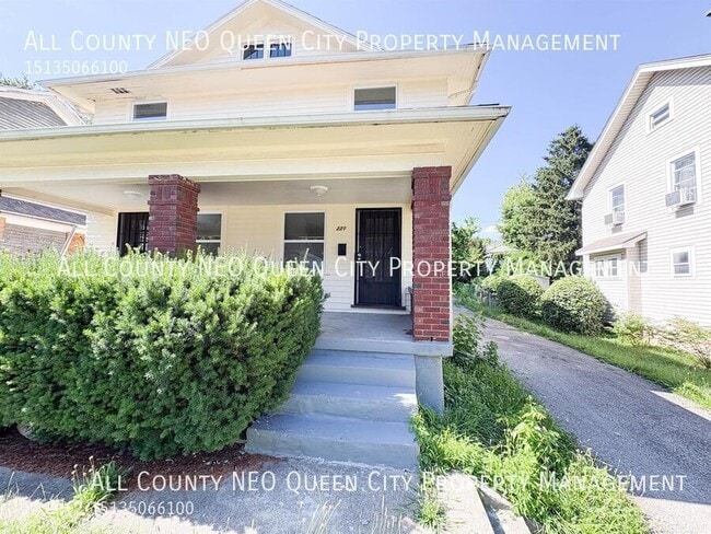 Building Photo - 221 W Parkwood Dr Rental
