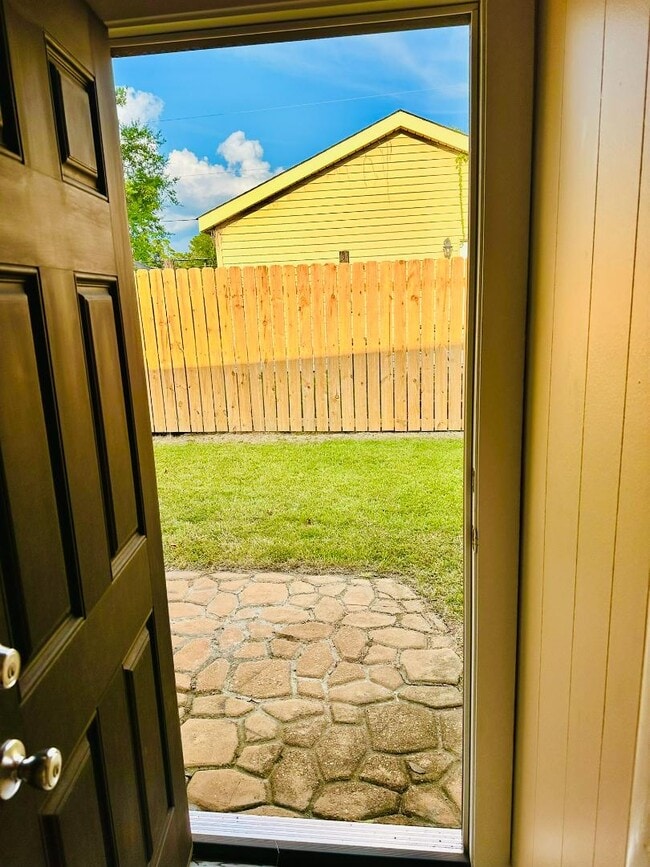 Photo - 305 N 40th Ave