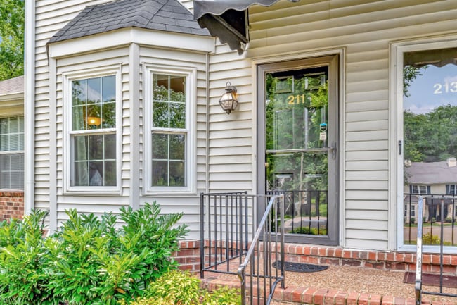 Photo - 211 Brattlesboro Pl