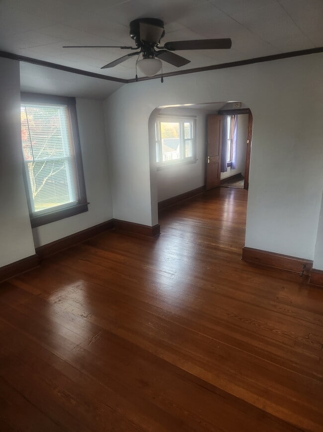 Photo - 95 Read St Unidad 2nd floor