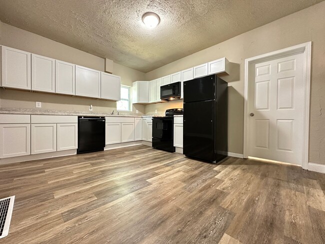 Photo - 4 Bedroom 2 Bathroom Home in Winterset