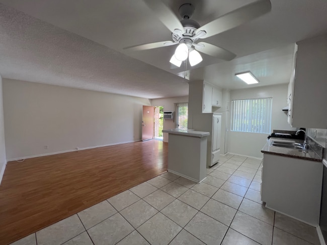 Photo - 5430 Corteen Pl Unidad 46