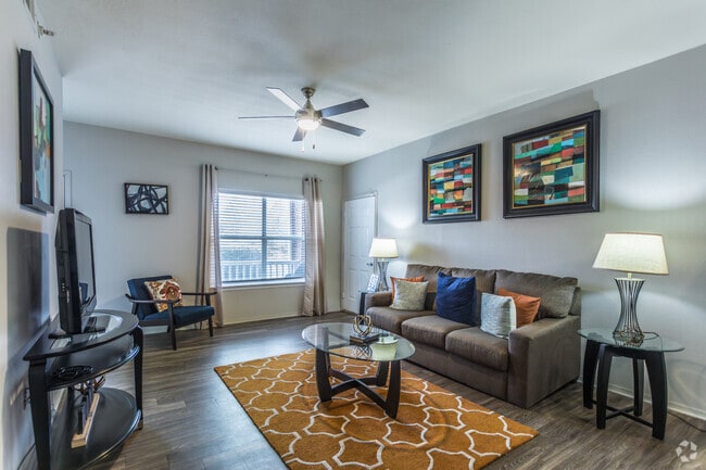 2BR, 2BA - 1,043SF - Living Area