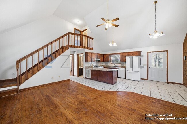 Photo - 103 Autumn Ln