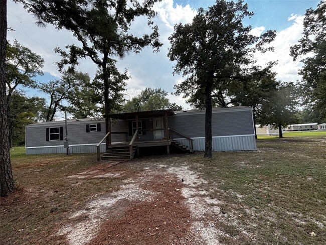 Building Photo - 10 S Walnut Lake Dr