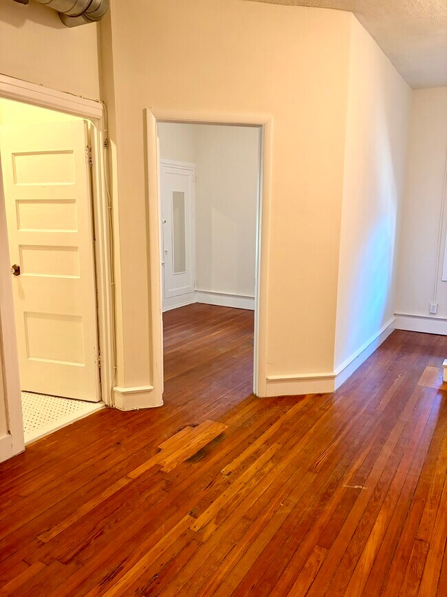 Photo - 3511 Baring St